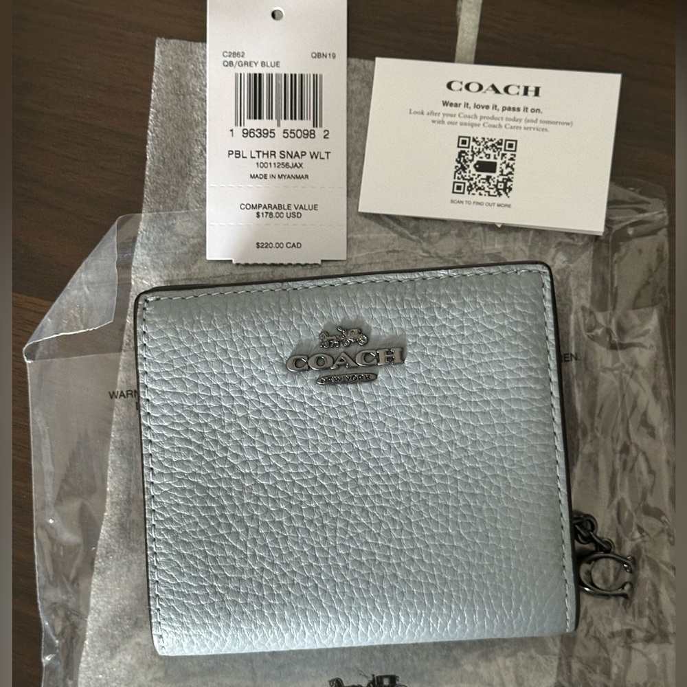 Coach Snap Wallet - Picture 2 of 9